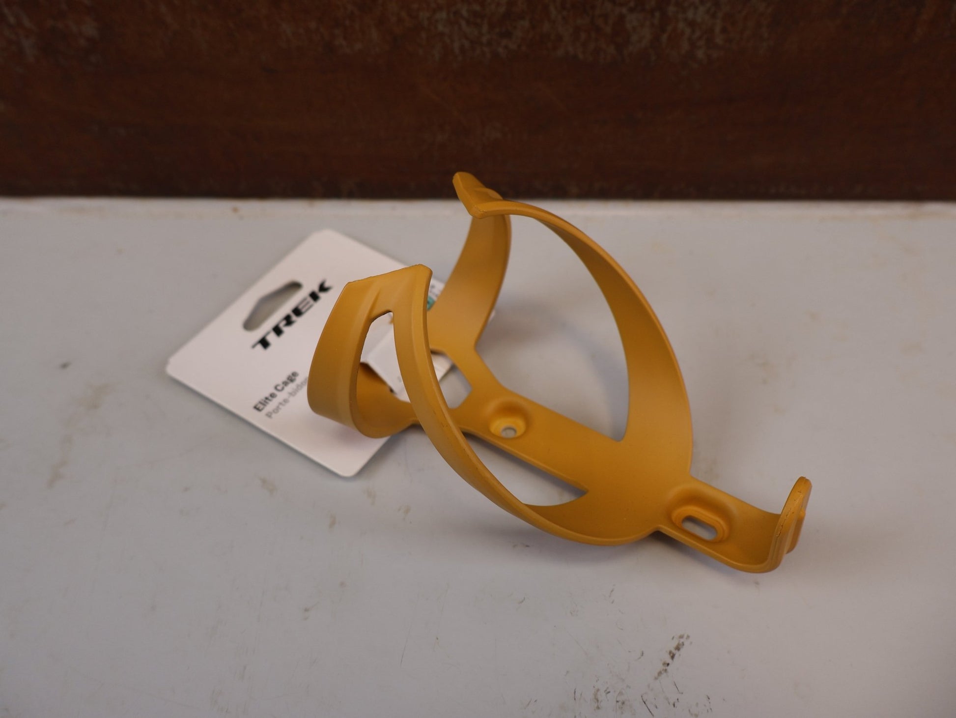 Trinkflaschen und Halter von Trek, TREK ELITE RECYCLED FLASCHENHALTER BAJA YELLOW MATT vor USEDBIKES-OB.DE Hintergrund