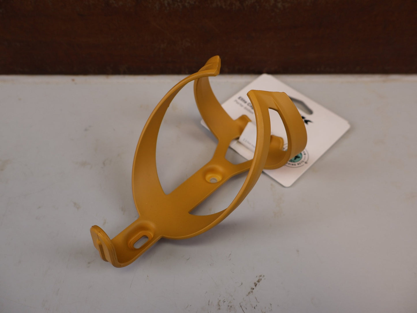 Trinkflaschen und Halter von Trek, TREK ELITE RECYCLED FLASCHENHALTER BAJA YELLOW MATT vor USEDBIKES-OB.DE Hintergrund