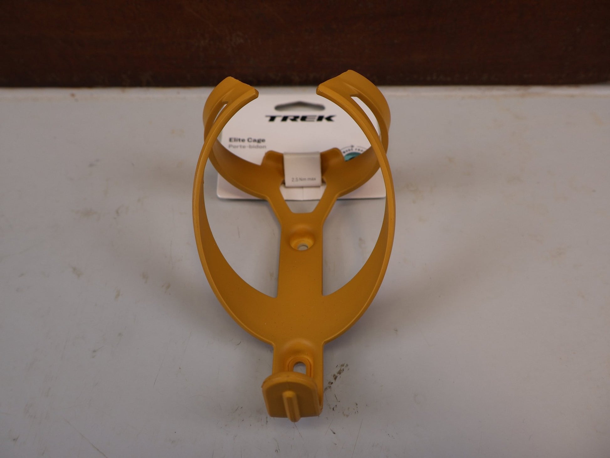Trinkflaschen und Halter von Trek, TREK ELITE RECYCLED FLASCHENHALTER BAJA YELLOW MATT vor USEDBIKES-OB.DE Hintergrund