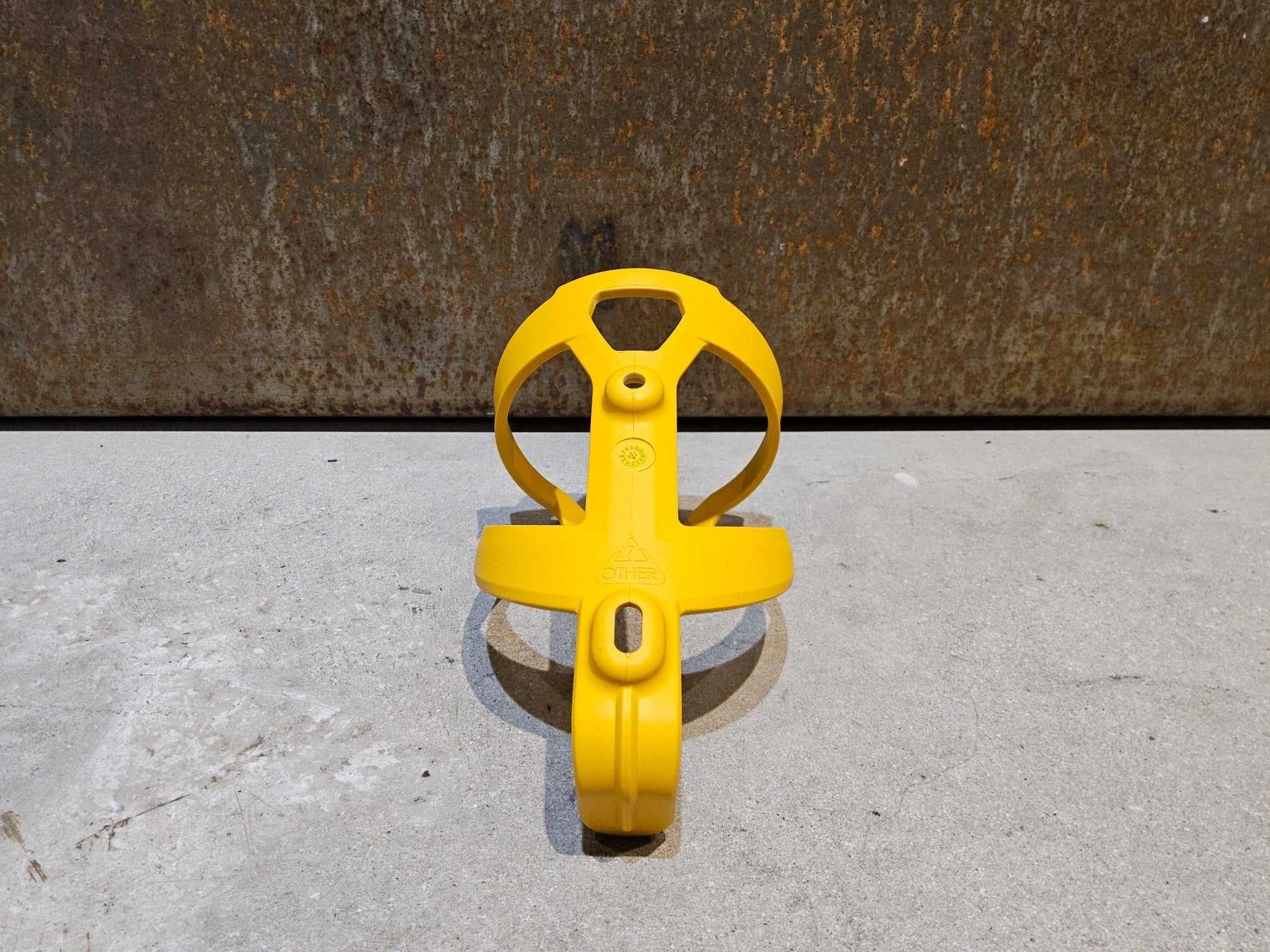 Trinkflaschen und Halter von Trek, TREK ELITE RECYCLED FLASCHENHALTER / BAJA YELLOW vor USEDBIKES - OB.DE Hintergrund