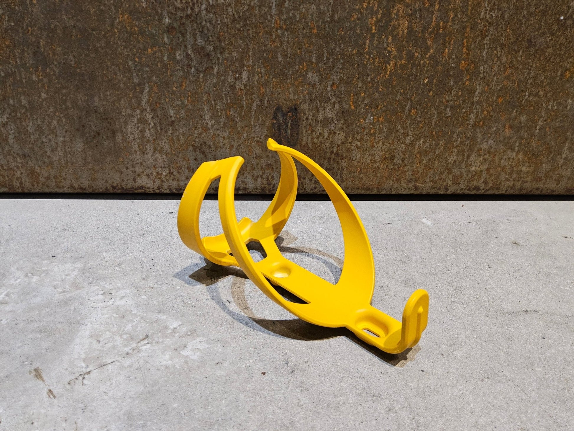 Trinkflaschen und Halter von Trek, TREK ELITE RECYCLED FLASCHENHALTER / BAJA YELLOW vor USEDBIKES - OB.DE Hintergrund
