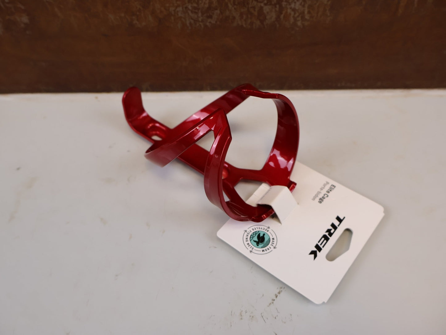 Trinkflaschen und Halter von Trek, TREK ELITE RECYCLED FLASCHENHALTER CRIMSON DARK RED vor USEDBIKES-OB.DE Hintergrund