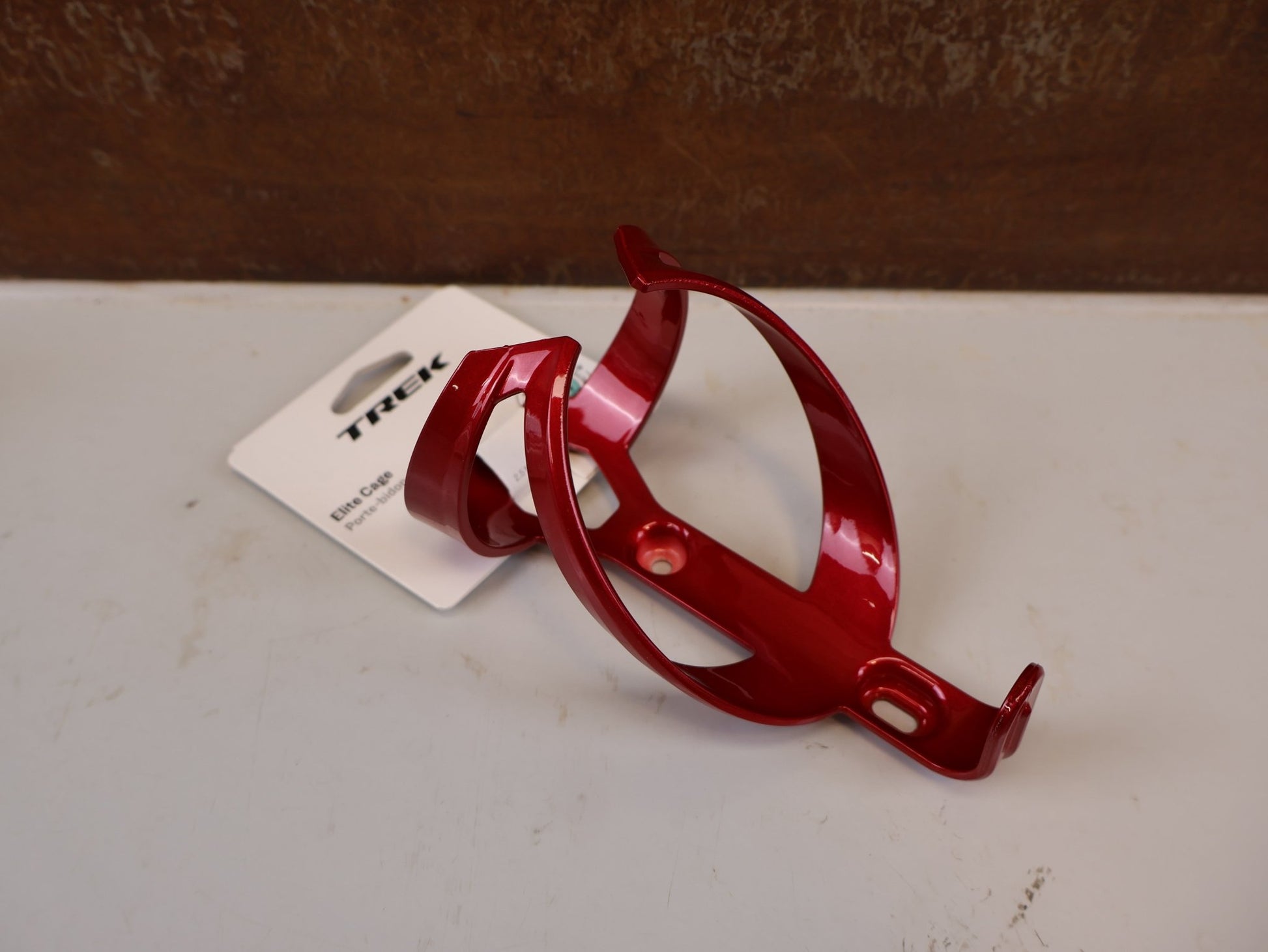 Trinkflaschen und Halter von Trek, TREK ELITE RECYCLED FLASCHENHALTER CRIMSON DARK RED vor USEDBIKES-OB.DE Hintergrund