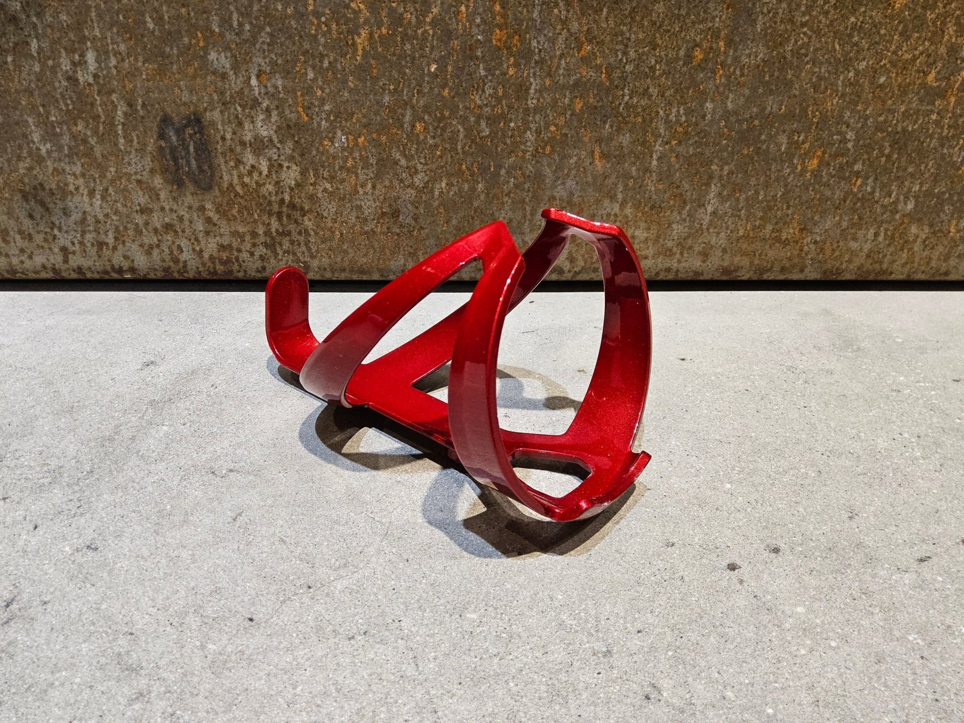 Trinkflaschen und Halter von Trek, TREK ELITE RECYCLED FLASCHENHALTER / CRIMSON DARK RED vor USEDBIKES - OB.DE Hintergrund