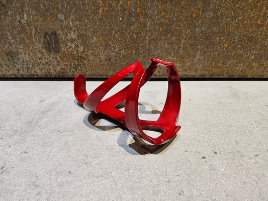 Trinkflaschen und Halter von Trek, TREK ELITE RECYCLED FLASCHENHALTER / CRIMSON DARK RED vor USEDBIKES - OB.DE Hintergrund
