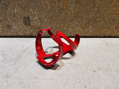 Trinkflaschen und Halter von Trek, TREK ELITE RECYCLED FLASCHENHALTER / CRIMSON DARK RED vor USEDBIKES - OB.DE Hintergrund