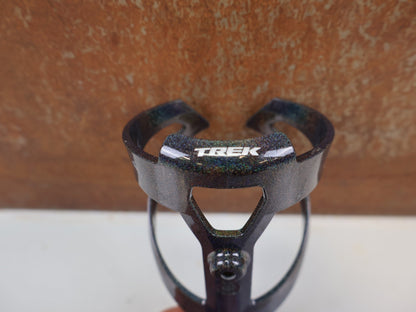 Trinkflaschen und Halter von Trek, TREK ELITE RECYCLED FLASCHENHALTER DARK PRISMATIC GOLD vor USEDBIKES-OB.DE Hintergrund