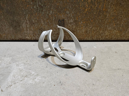 Trinkflaschen und Halter von Trek, TREK ELITE RECYCLED FLASCHENHALTER / LUNAR SILVER vor USEDBIKES - OB.DE Hintergrund