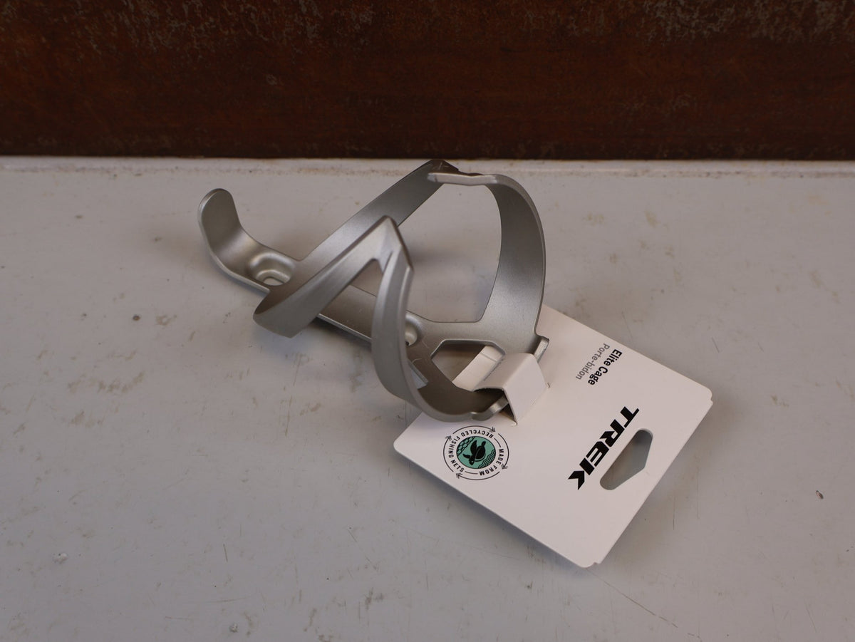 Trinkflaschen und Halter von Trek, TREK ELITE RECYCLED FLASCHENHALTER / LUNAR SILVER vor USEDBIKES-OB.DE Hintergrund