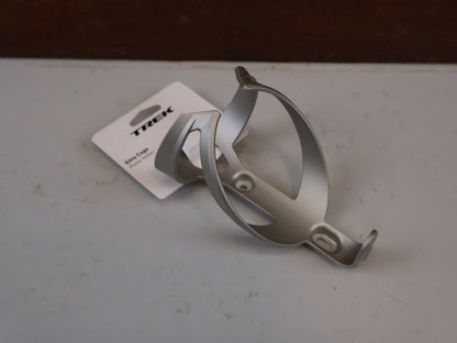 Trinkflaschen und Halter von Trek, TREK ELITE RECYCLED FLASCHENHALTER / LUNAR SILVER vor USEDBIKES-OB.DE Hintergrund