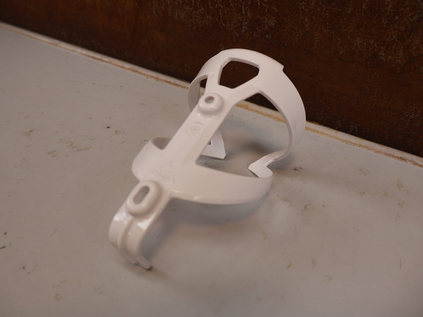 Trinkflaschen und Halter von Trek, TREK ELITE RECYCLED FLASCHENHALTER / OCEAN RECYCLED PLASTIC / 38 G / WHITE vor USEDBIKES-OB.DE Hintergrund