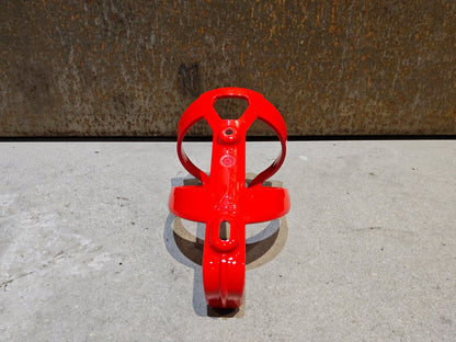 Trinkflaschen und Halter von Trek, TREK ELITE RECYCLED FLASCHENHALTER / RADIOACTIVE RED vor USEDBIKES - OB.DE Hintergrund