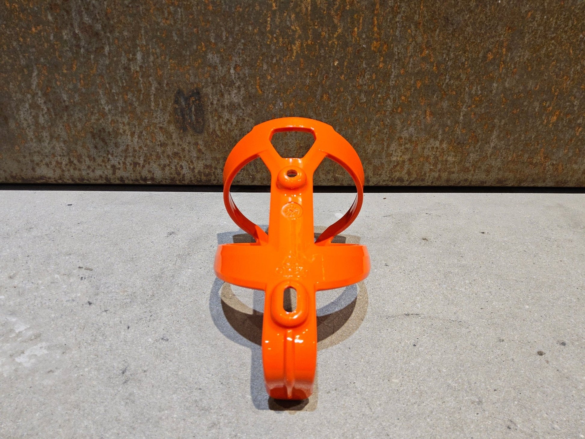 Trinkflaschen und Halter von Trek, TREK ELITE RECYCLED FLASCHENHALTER / ROARANGE vor USEDBIKES - OB.DE Hintergrund