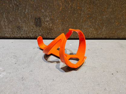 Trinkflaschen und Halter von Trek, TREK ELITE RECYCLED FLASCHENHALTER / ROARANGE vor USEDBIKES - OB.DE Hintergrund