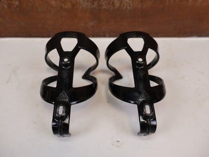 Trinkflaschen und Halter von Bontrager, Trek Elite Recycled Flaschenhalter Set 2er Pack a 38g vor USEDBIKES-OB.DE Hintergrund