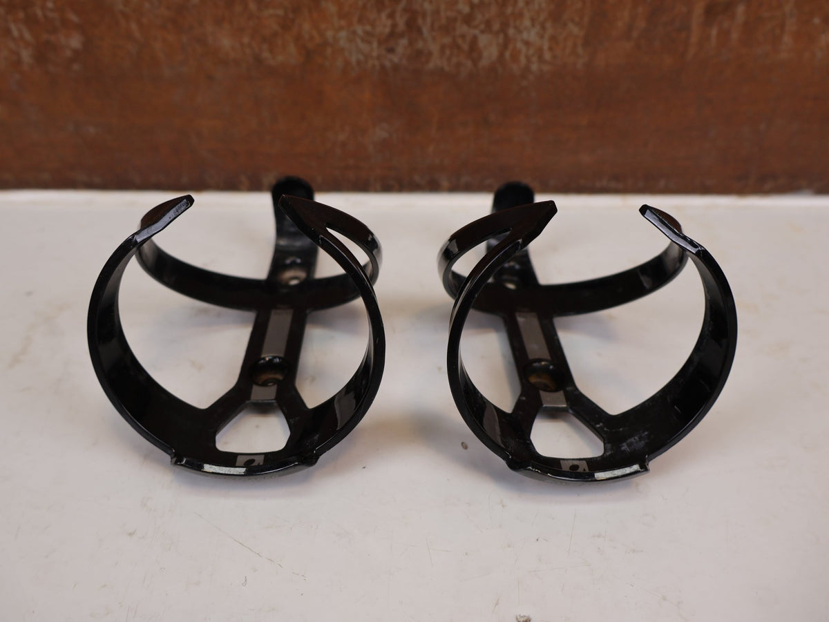Trinkflaschen und Halter von Bontrager, Trek Elite Recycled Flaschenhalter Set 2er Pack a 38g vor USEDBIKES-OB.DE Hintergrund