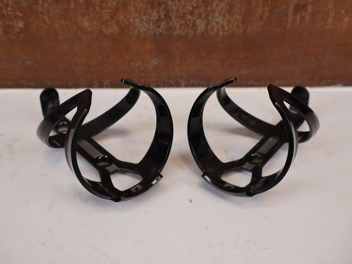 Trinkflaschen und Halter von Bontrager, Trek Elite Recycled Flaschenhalter Set 2er Pack a 38g vor USEDBIKES-OB.DE Hintergrund