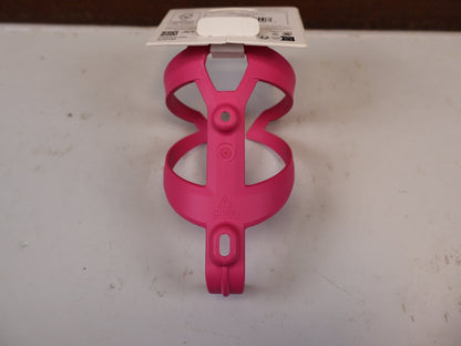 Trinkflaschen und Halter von Trek, TREK ELITE RECYCLED FLASCHENHALTER VICE PINK MATT vor USEDBIKES-OB.DE Hintergrund