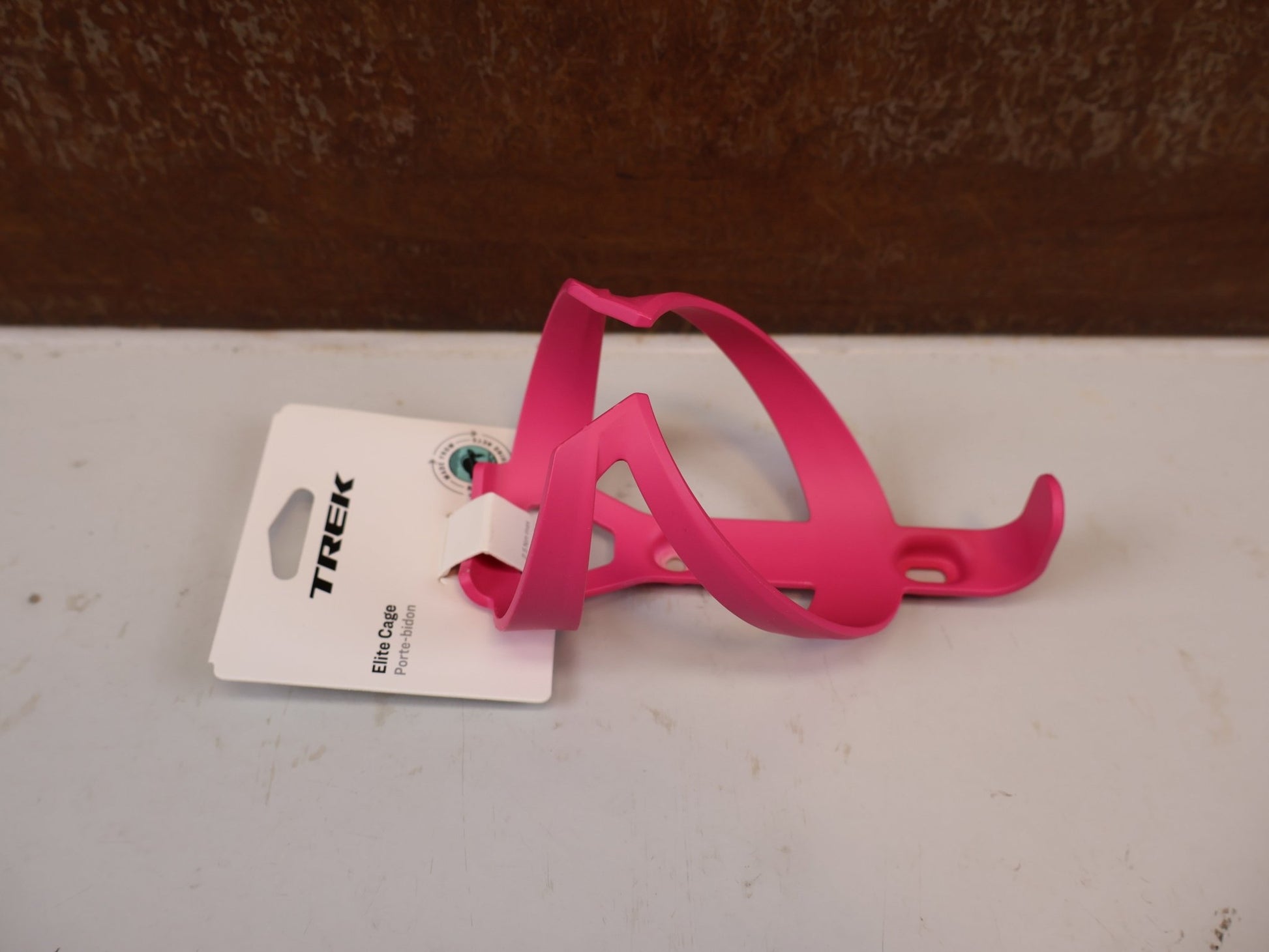 Trinkflaschen und Halter von Trek, TREK ELITE RECYCLED FLASCHENHALTER VICE PINK MATT vor USEDBIKES-OB.DE Hintergrund