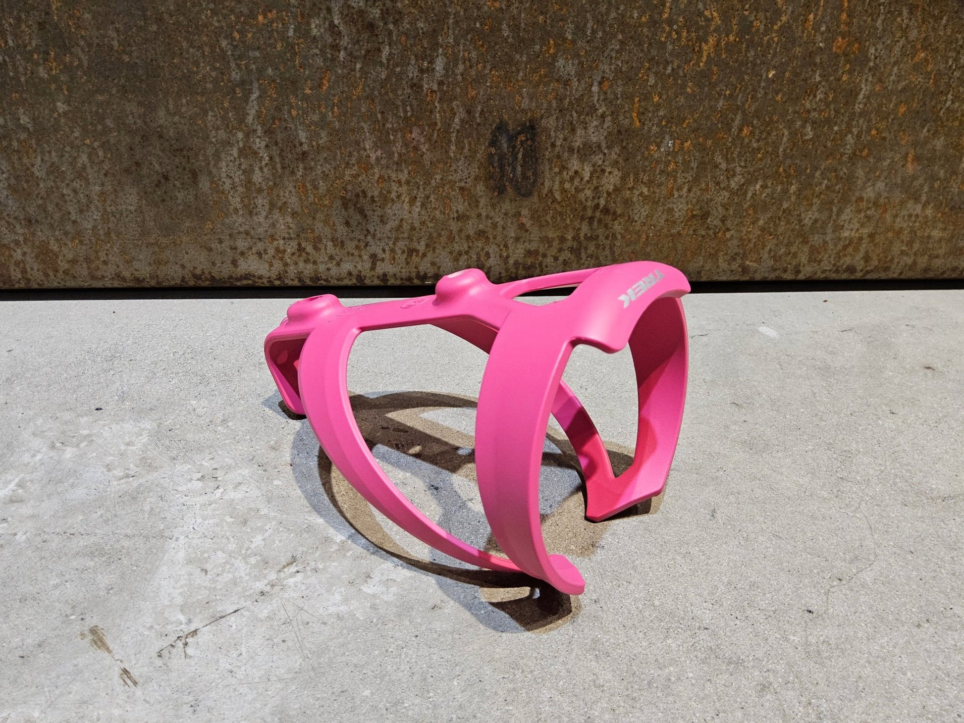 Trinkflaschen und Halter von Trek, TREK ELITE RECYCLED FLASCHENHALTER / VICE PINK vor USEDBIKES - OB.DE Hintergrund