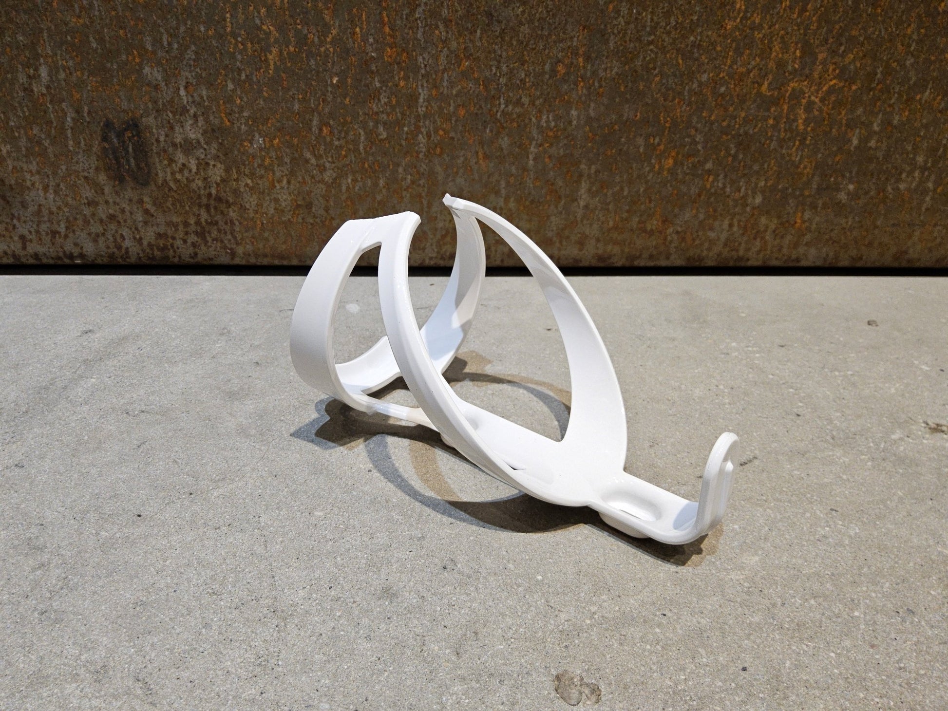 Trinkflaschen und Halter von Trek, TREK ELITE RECYCLED FLASCHENHALTER / WHITE vor USEDBIKES - OB.DE Hintergrund