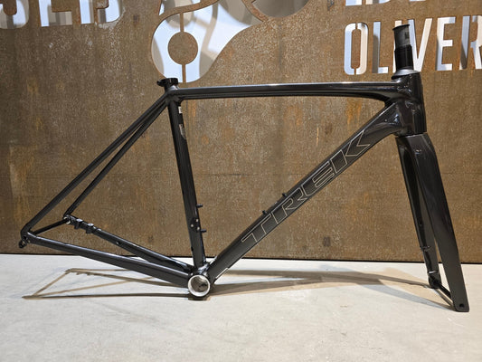 Rennradrahmen von Trek, TREK EMONDA ALR RAHMENSET / DISC / DNISTER BLACK / 52CM in variant_title vor USEDBIKES - OB.DE Hintergrund