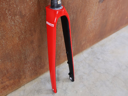 Federgabel, Gabel & Dämpfer von Trek, TREK ÉMONDA SLR 700C RIGID FORK – VIPER RED GLOSS / 45MM OFFSET – CARBON – TREK FACTORY EDITION vor USEDBIKES - OB.DE Hintergrund