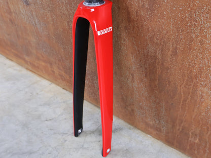 Federgabel, Gabel & Dämpfer von Trek, TREK ÉMONDA SLR 700C RIGID FORK – VIPER RED GLOSS / 45MM OFFSET – CARBON – TREK FACTORY EDITION vor USEDBIKES - OB.DE Hintergrund