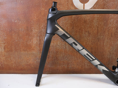Rennradrahmen von Trek, TREK EMONDA SLR CARBON RAHMENSET MATTE ONYX / 56 vor USEDBIKES-OB.DE Hintergrund