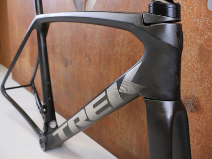 Rennradrahmen von Trek, TREK EMONDA SLR CARBON RAHMENSET MATTE ONYX / 56 vor USEDBIKES-OB.DE Hintergrund