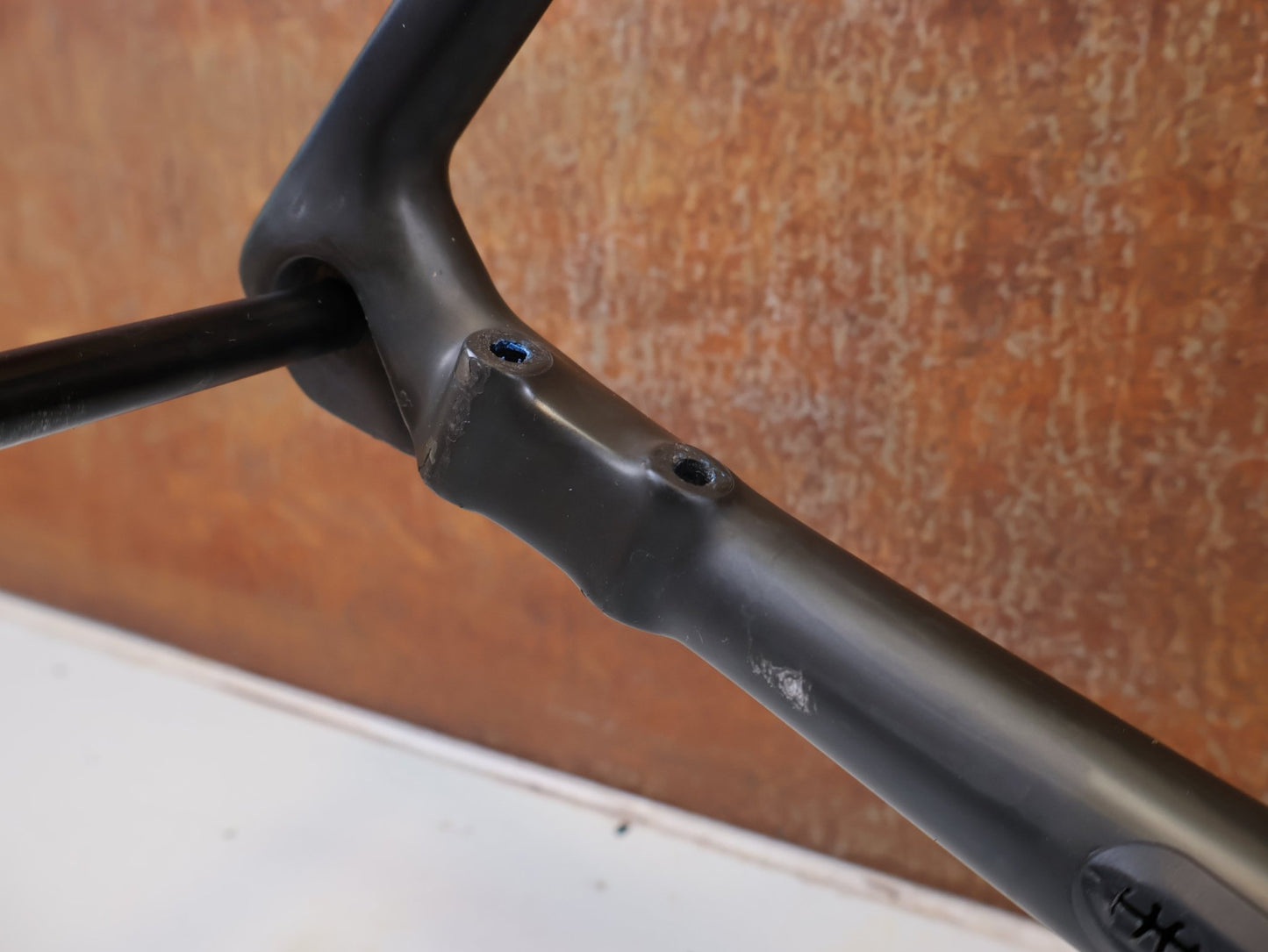 Rennradrahmen von Trek, TREK EMONDA SLR CARBON RAHMENSET MATTE ONYX / 56 vor USEDBIKES-OB.DE Hintergrund