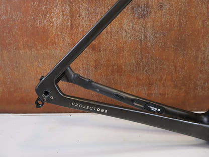 Rennradrahmen von Trek, TREK EMONDA SLR CARBON RAHMENSET MATTE ONYX / 56 vor USEDBIKES-OB.DE Hintergrund