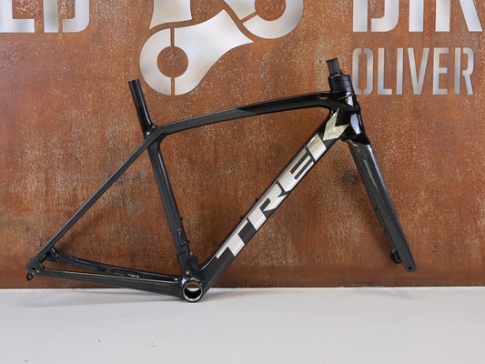 Rennradrahmen von Trek, Trek Emonda SLR Disc Rahmenset Dark Prismatic Carbon / 52 vor USEDBIKES-OB.DE Hintergrund