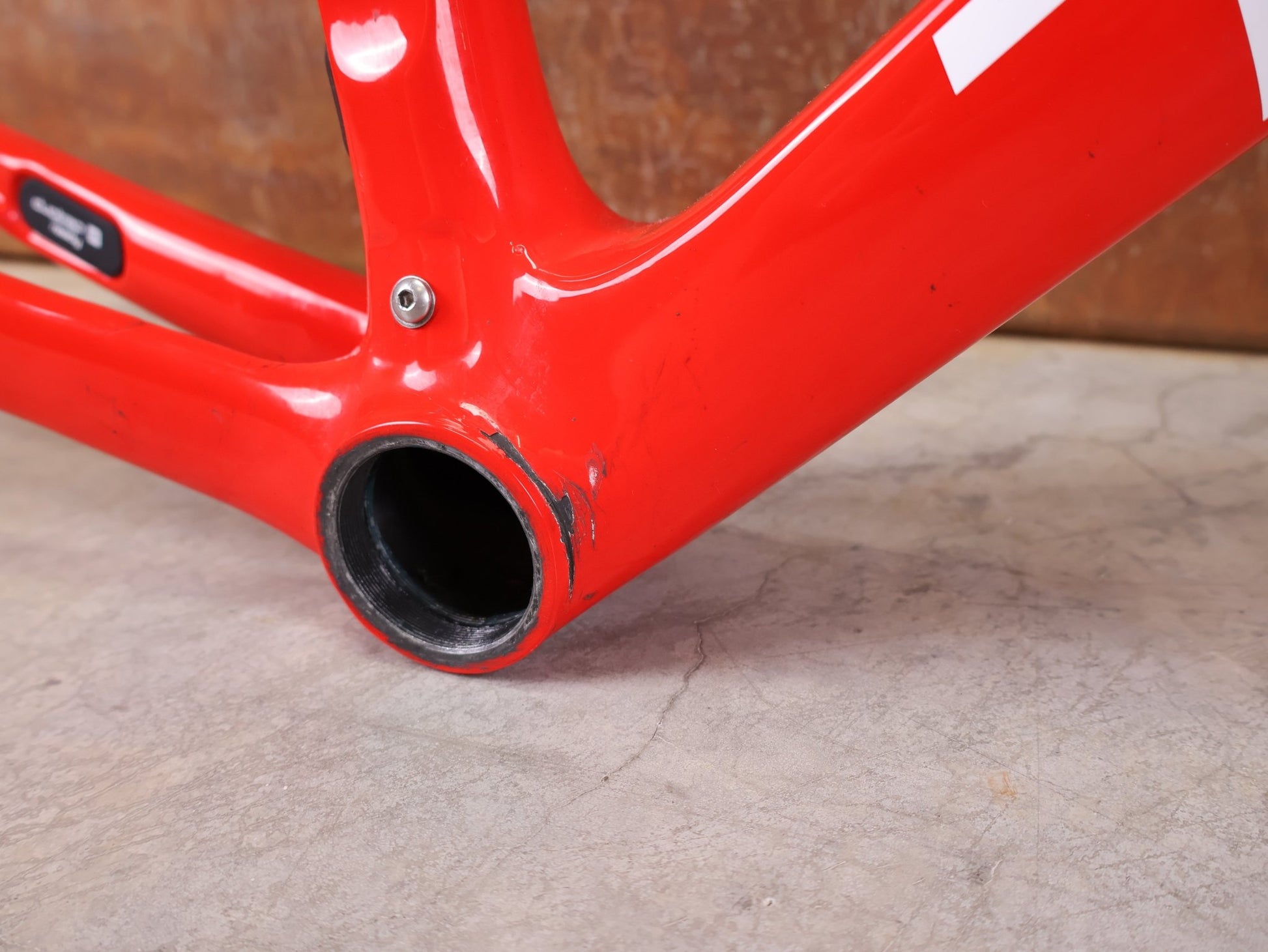 Rennradrahmen von Trek, TREK EMONDA SLR RAHMENSET / LIDL - TREK TEAM / DISC / 58CM vor USEDBIKES - OB.DE Hintergrund