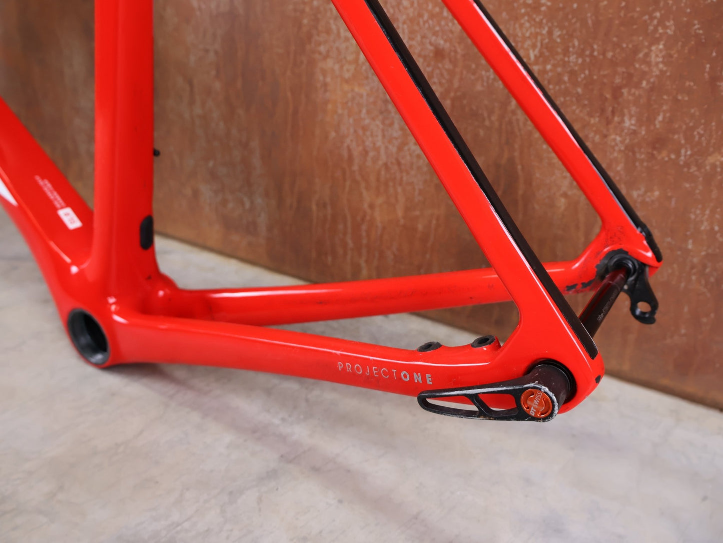 Rennradrahmen von Trek, TREK EMONDA SLR RAHMENSET / LIDL - TREK TEAM / DISC / 58CM vor USEDBIKES - OB.DE Hintergrund