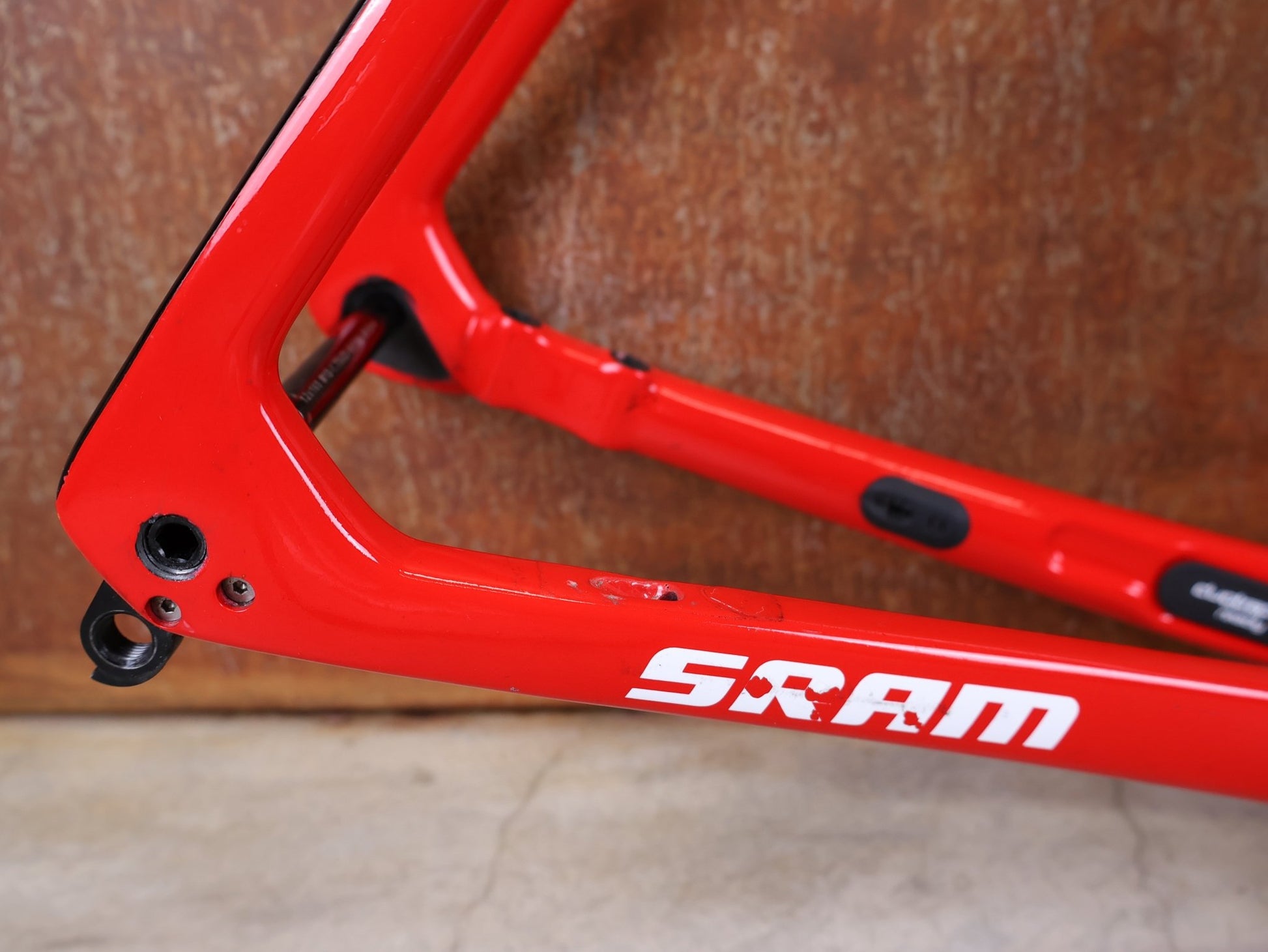 Rennradrahmen von Trek, TREK EMONDA SLR RAHMENSET / LIDL - TREK TEAM / DISC / 60CM vor USEDBIKES - OB.DE Hintergrund