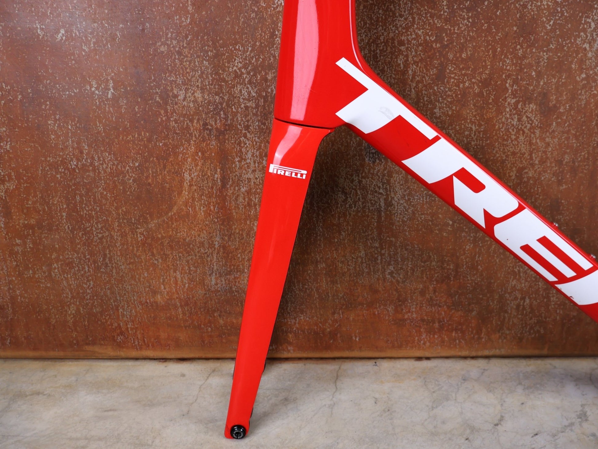 Rennradrahmen von Trek, TREK EMONDA SLR RAHMENSET / LIDL - TREK TEAM / DISC / 60CM vor USEDBIKES - OB.DE Hintergrund