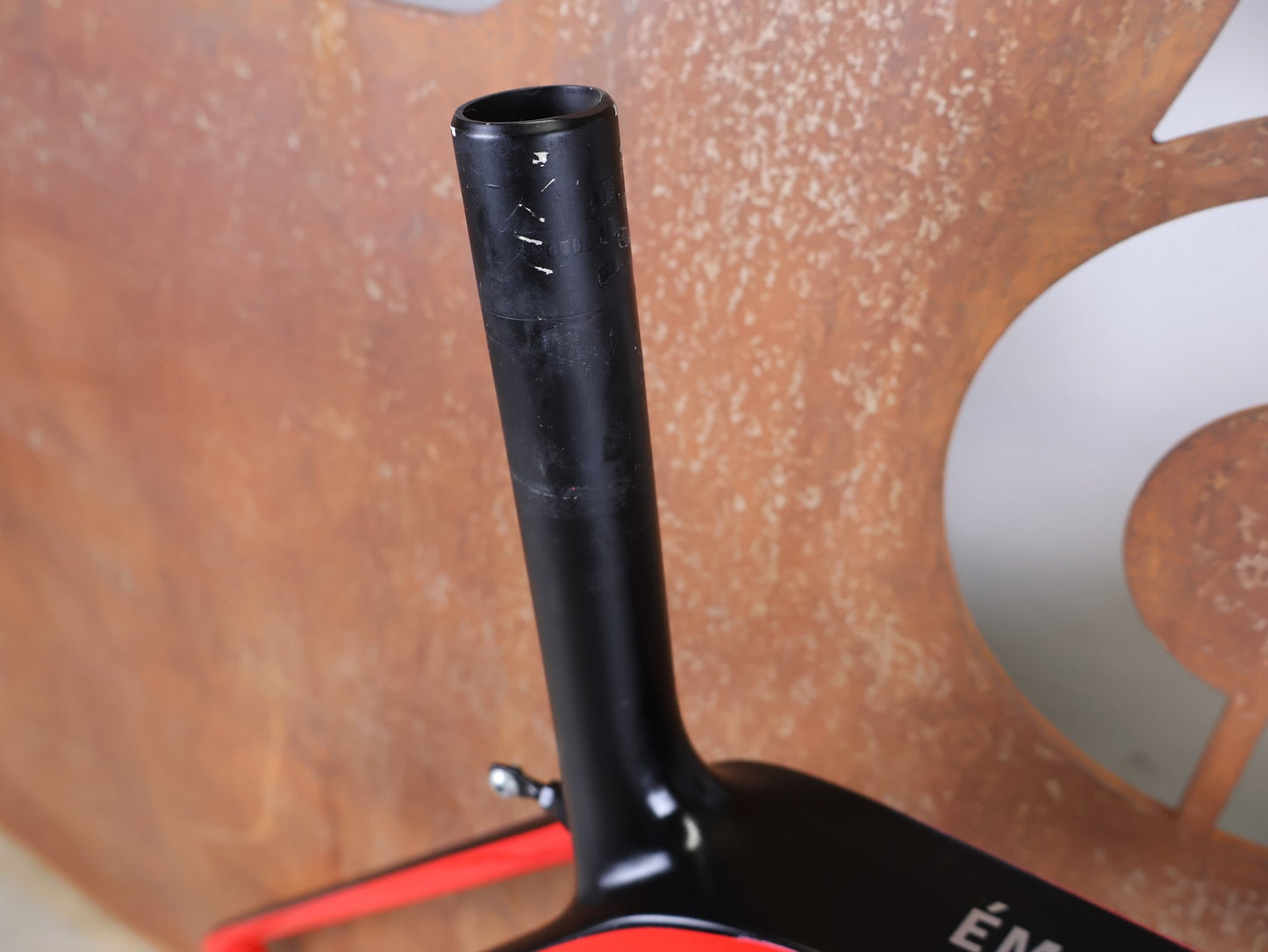 Rennradrahmen von Trek, TREK EMONDA SLR RAHMENSET / LIDL - TREK TEAM / DISC / 60CM vor USEDBIKES - OB.DE Hintergrund