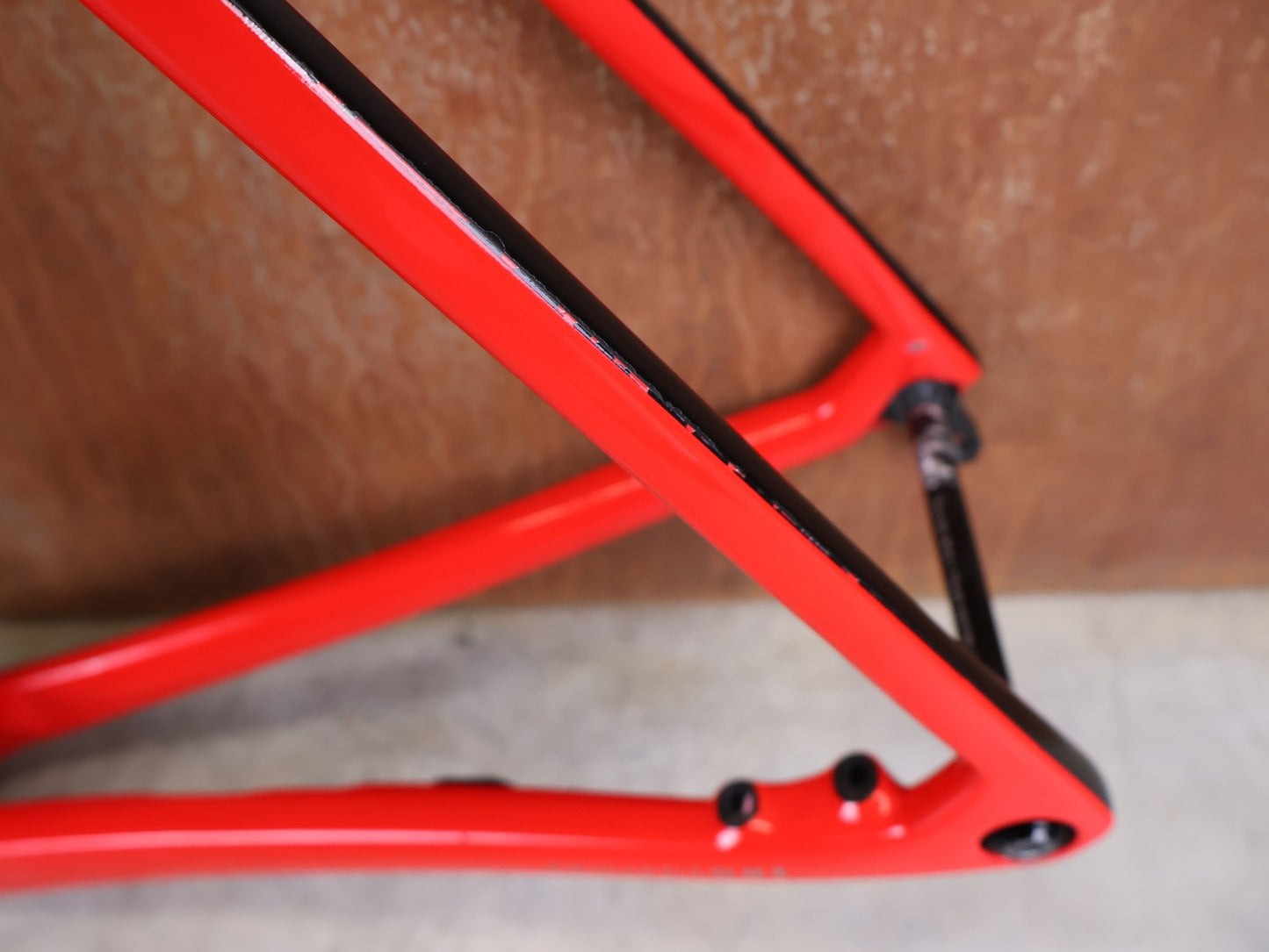 Rennradrahmen von Trek, TREK EMONDA SLR RAHMENSET / LIDL - TREK TEAM / DISC / 60CM vor USEDBIKES - OB.DE Hintergrund