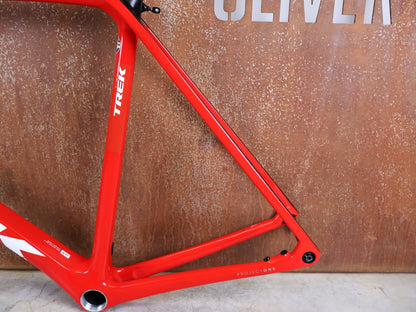 Rennradrahmen von Trek, TREK EMONDA SLR RAHMENSET / LIDL - TREK TEAM / DISC / 60CM vor USEDBIKES - OB.DE Hintergrund