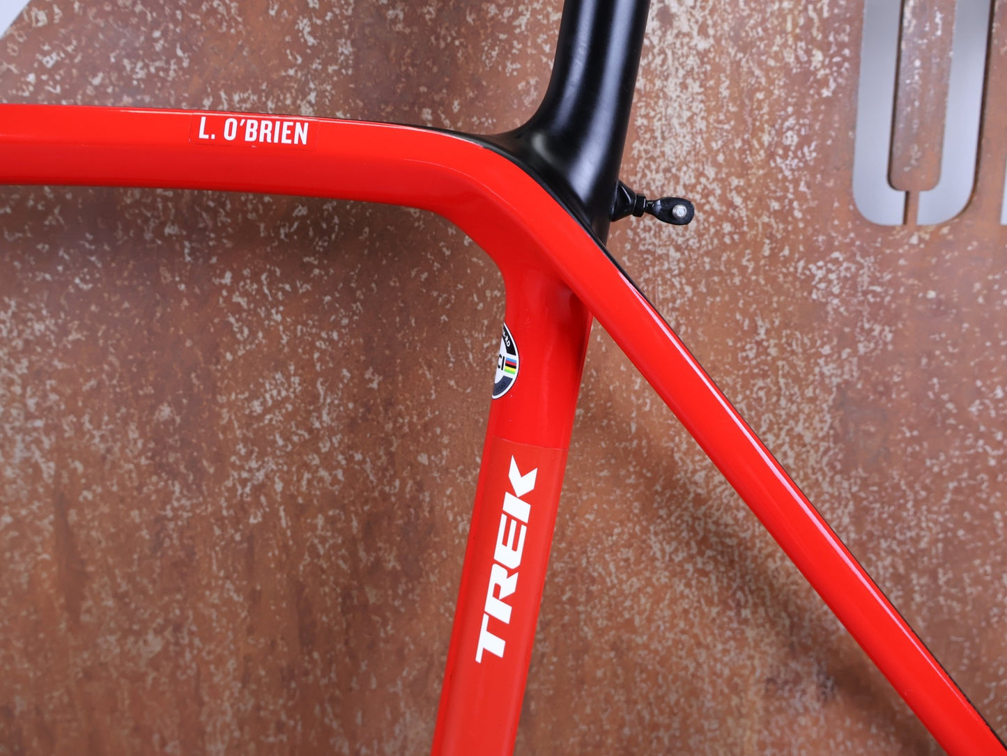 Rennradrahmen von Trek, TREK EMONDA SLR RAHMENSET / LIDL - TREK TEAM / DISC / 60CM vor USEDBIKES - OB.DE Hintergrund