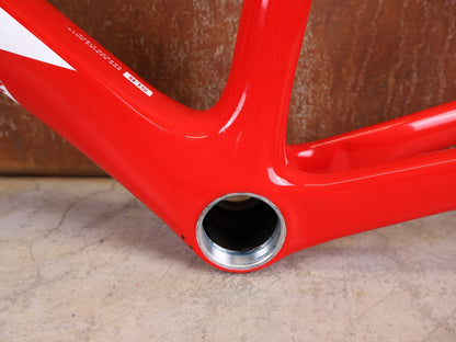 Rennradrahmen von Trek, TREK EMONDA SLR RAHMENSET / LIDL - TREK TEAM / DISC / 60CM vor USEDBIKES - OB.DE Hintergrund