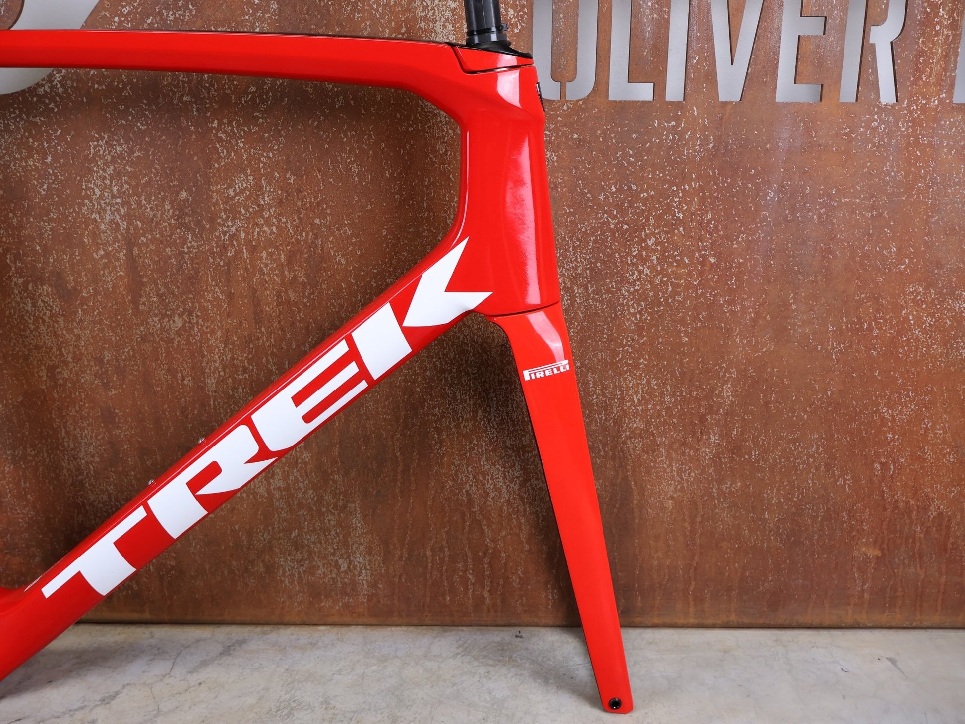 Rennradrahmen von Trek, TREK EMONDA SLR RAHMENSET / LIDL - TREK TEAM / DISC / 60CM vor USEDBIKES - OB.DE Hintergrund