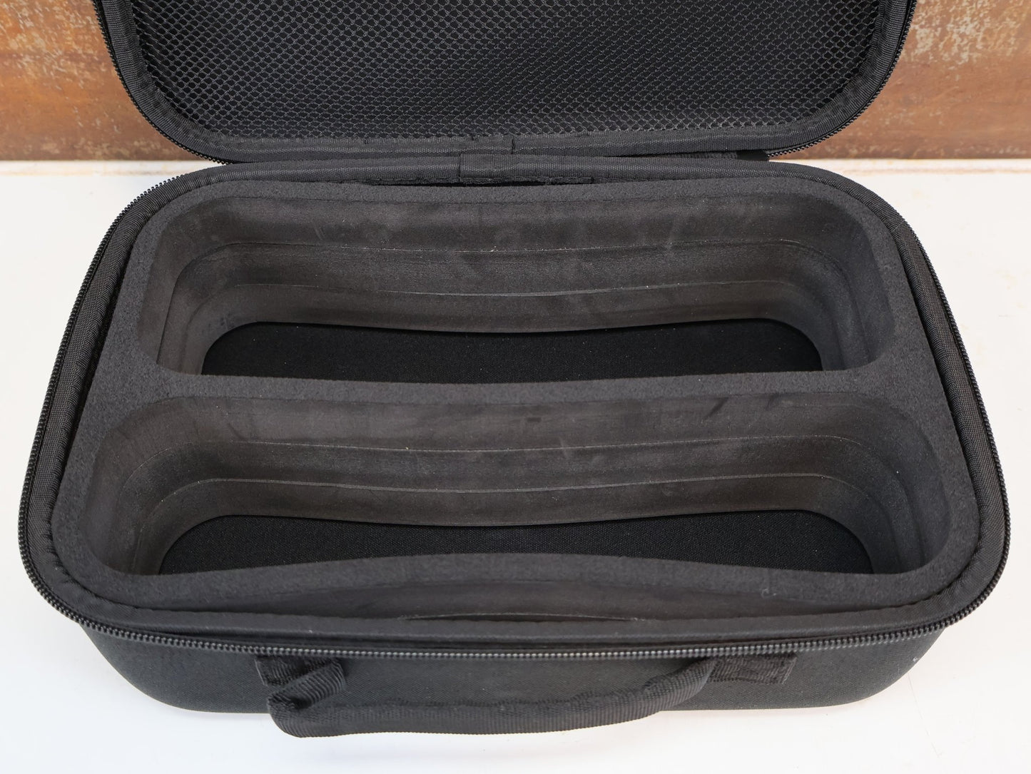 Taschen & Rucksäcke von Trek, TREK EVA ZUBEHÖRTASCHE / UNIVERSAL HARTSCHALENBOX FÜR PARTS & WERKZEUG vor USEDBIKES-OB.DE Hintergrund