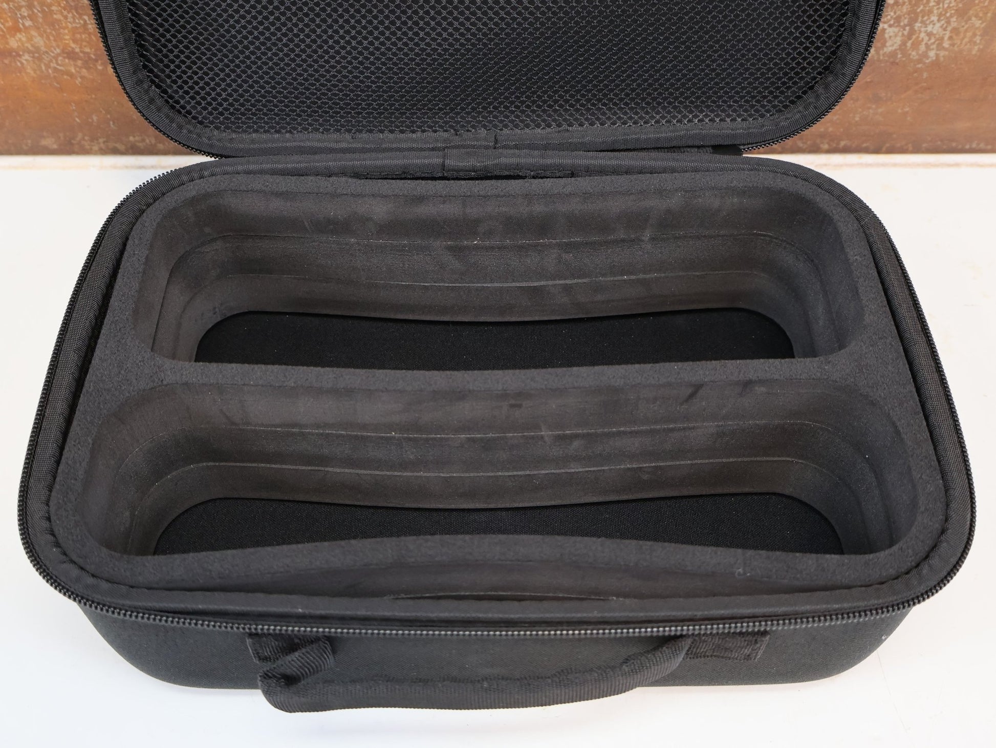 Taschen & Rucksäcke von Trek, TREK EVA ZUBEHÖRTASCHE / UNIVERSAL HARTSCHALENBOX FÜR PARTS & WERKZEUG vor USEDBIKES-OB.DE Hintergrund