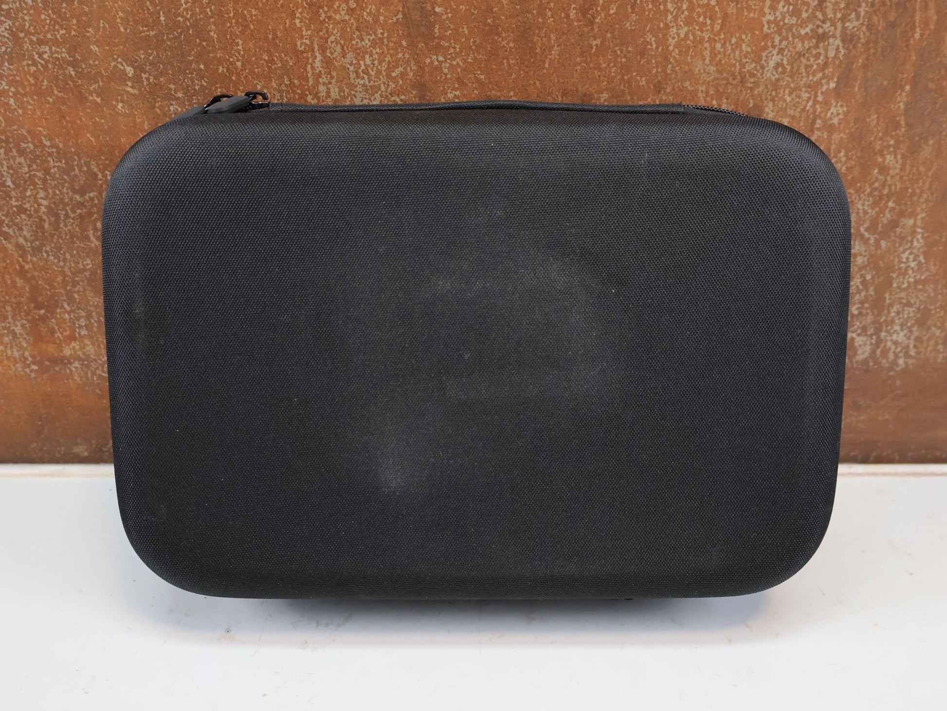 Taschen & Rucksäcke von Trek, TREK EVA ZUBEHÖRTASCHE / UNIVERSAL HARTSCHALENBOX FÜR PARTS & WERKZEUG vor USEDBIKES-OB.DE Hintergrund