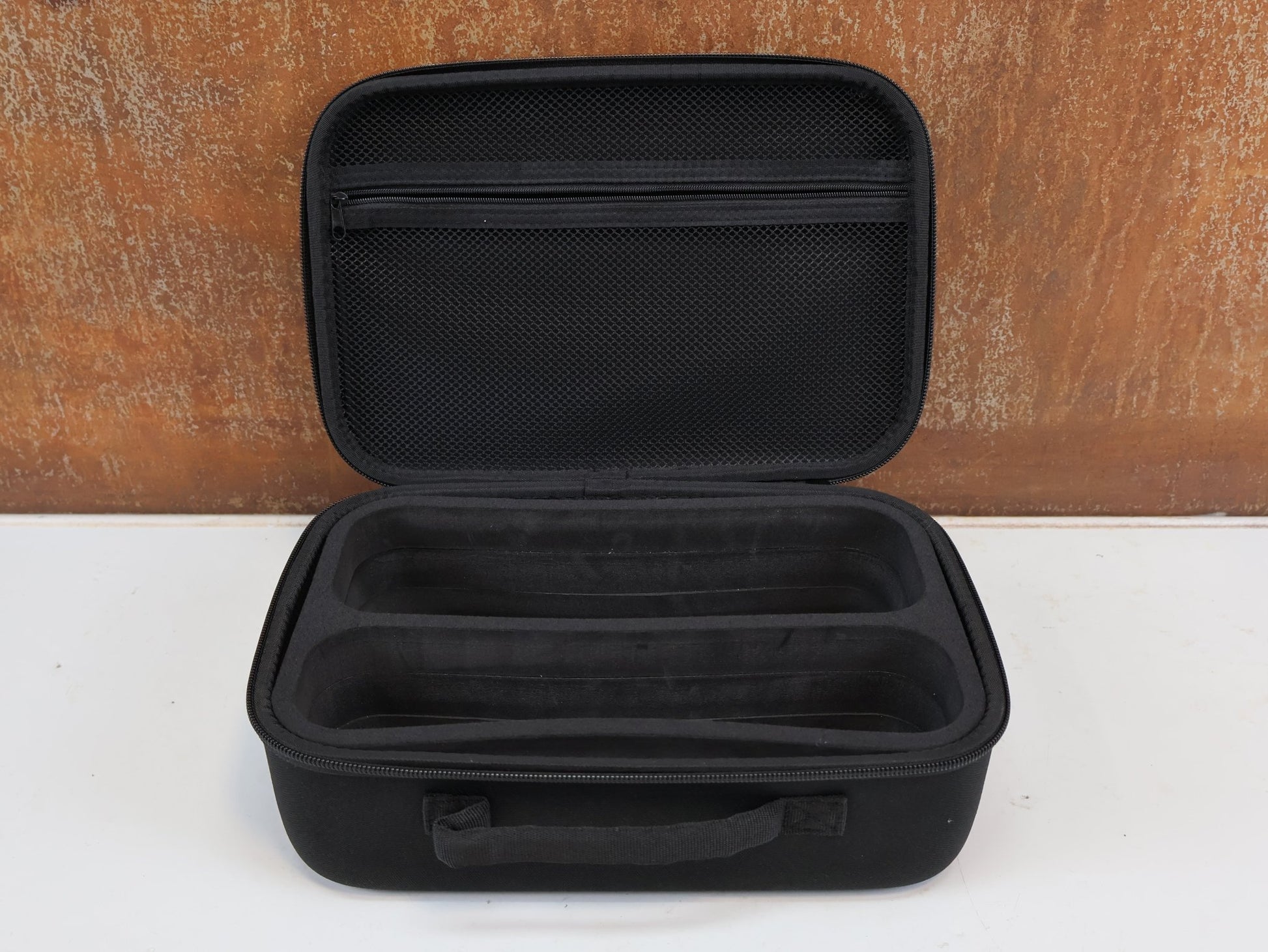 Taschen & Rucksäcke von Trek, TREK EVA ZUBEHÖRTASCHE / UNIVERSAL HARTSCHALENBOX FÜR PARTS & WERKZEUG vor USEDBIKES-OB.DE Hintergrund