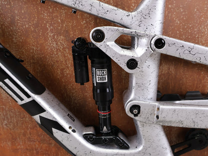 Mountainbikerahmen von Trek, TREK FACTORY RACING SLASH C GEN 6 TEAM FRAMESET / M vor USEDBIKES - OB.DE Hintergrund