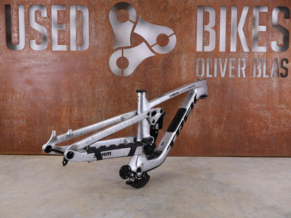 Mountainbikerahmen von Trek, TREK FACTORY RACING SLASH C GEN 6 TEAM FRAMESET / M vor USEDBIKES - OB.DE Hintergrund