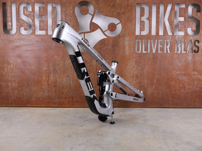 Mountainbikerahmen von Trek, TREK FACTORY RACING SLASH C GEN 6 TEAM FRAMESET / M vor USEDBIKES - OB.DE Hintergrund